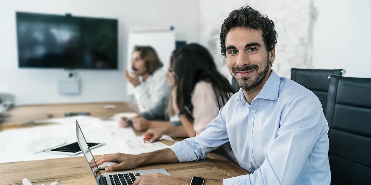 Como vender sua consultoria como um produto escalável (sem concorrer por preço)